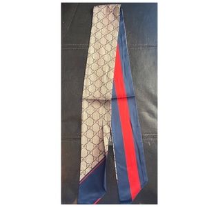 Gucci 100% silk Reversible Twilly Scarf